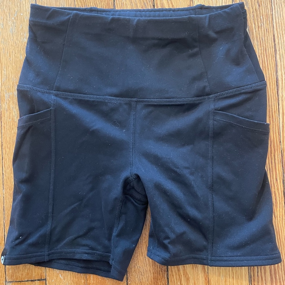 Oiselle black pocket jogger shorts